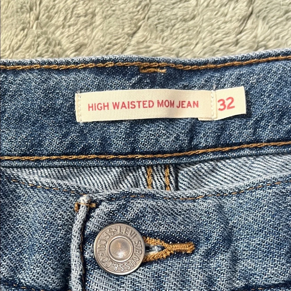 Levi’s High Waisted Mom Jeans - Picture 2 of 7